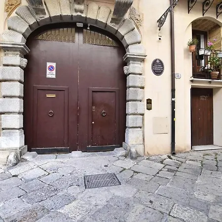 Iflat Agli Archetti Del Centro 巴勒莫